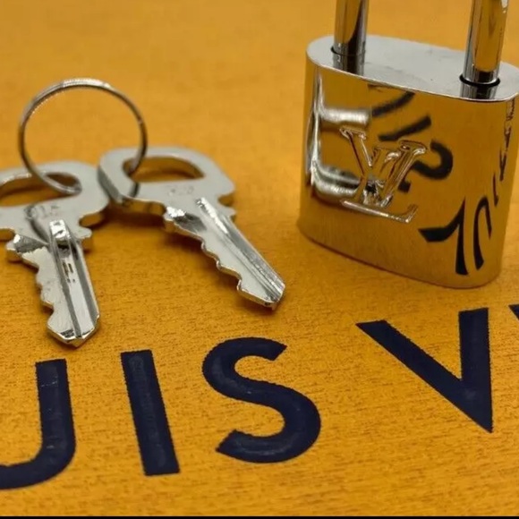 Louis Vuitton PadLock Lock & 2 Key Brass Silver Polished - Picture 2 of 7